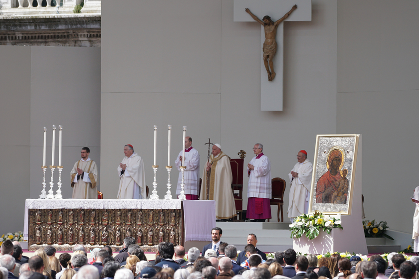 Il Papa prega per la pace, 'cresca la volontà di dialogo'